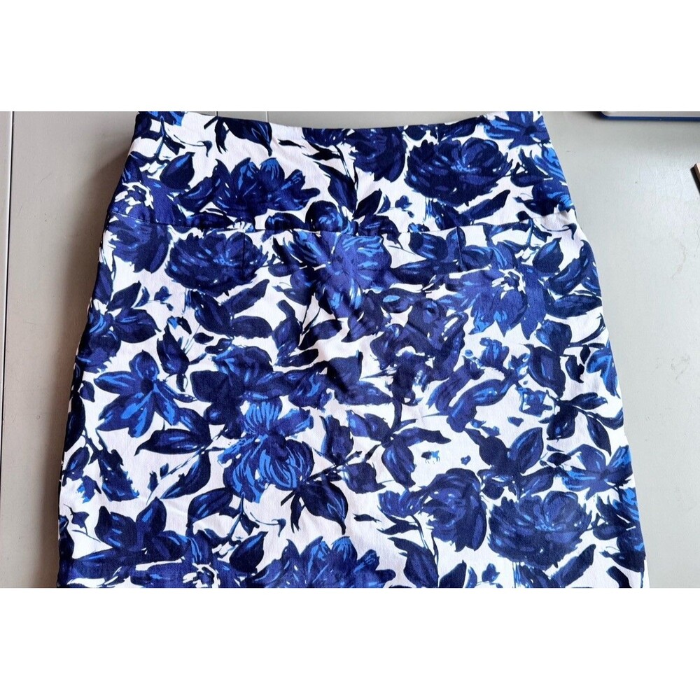 S.C & Co. Tummy Control White/Blue Floral Skort~Women's Size Laarge